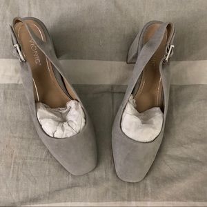Vionic Plaza Nareen slingback block heels in gray suede